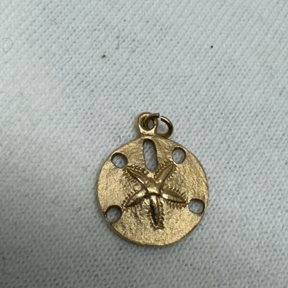 Solid 14K Yellow Gold Sand Dollar Charm Pendant - Picture 2 of 7